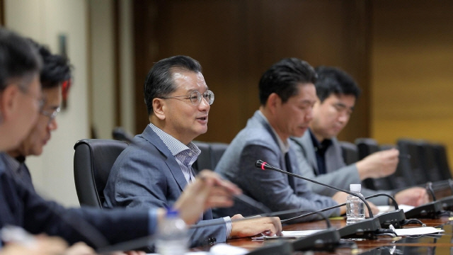 여승주 한화생명 대표이사 부회장이 '노마드 회의'를 주재하고 있다. <한화생명 제공>